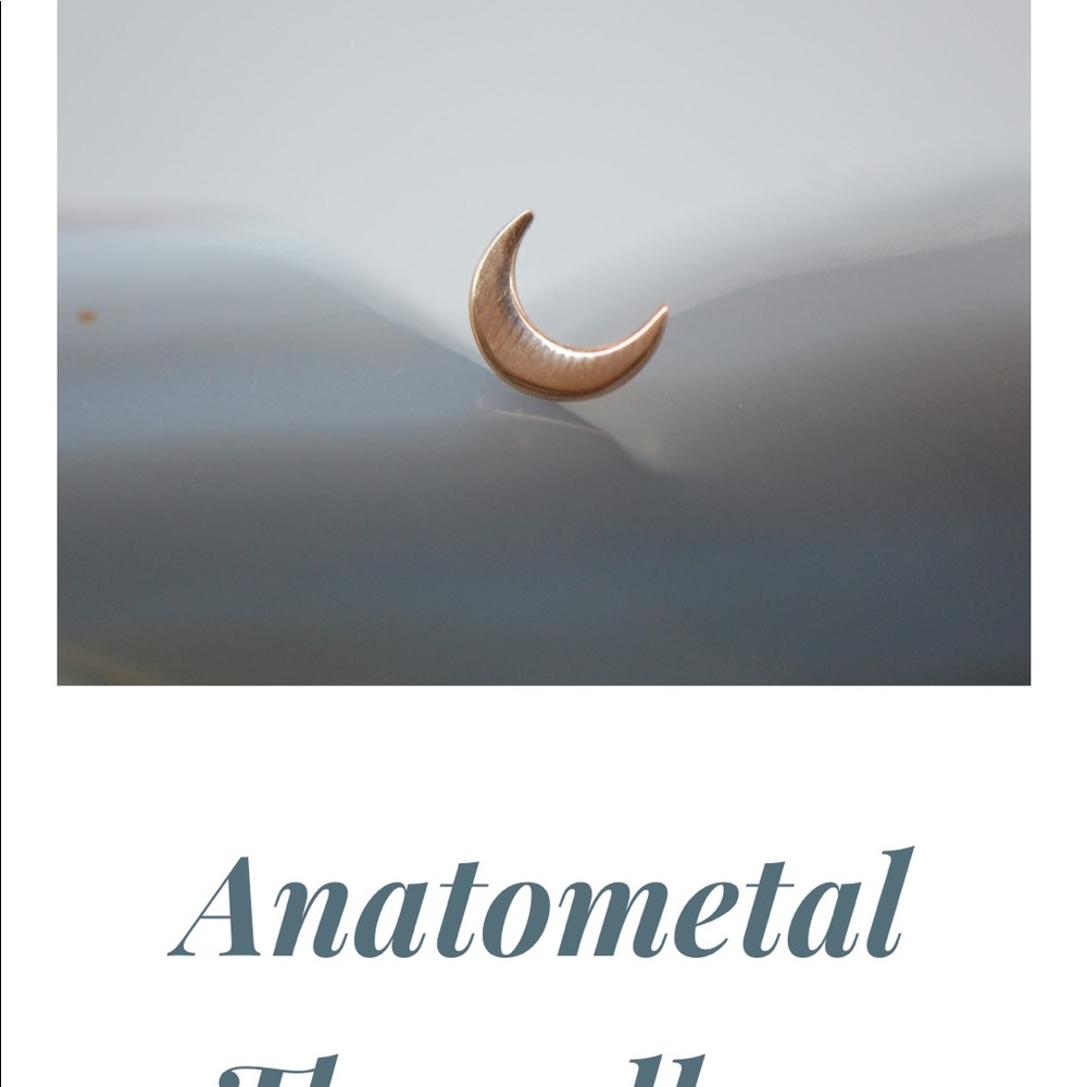 Anatomental Threadless White Gold Half Moon 18g.